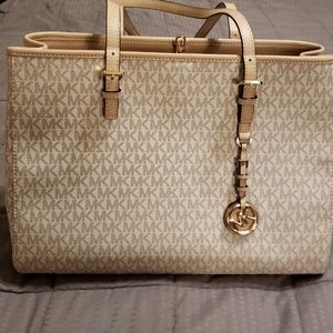 Michael Kors Jet Set Travel Tote